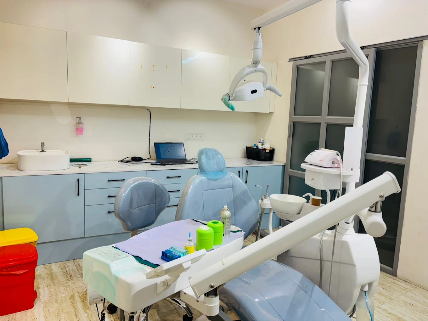 Dr. Meghna's Crowns & Roots treatment room